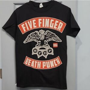 NWOT 5FDP Five Finger Death Punch Eagle Knuckles Banner Tee small